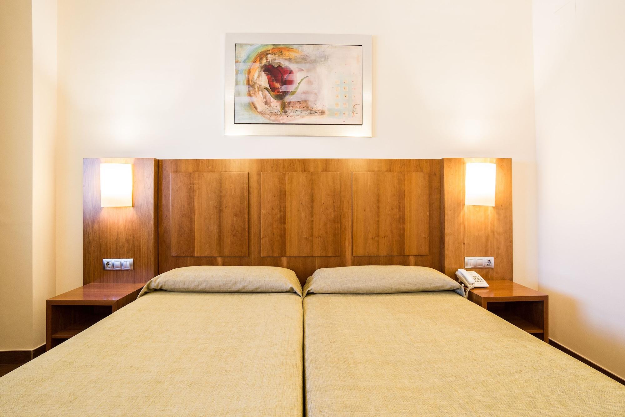 Leflet Sanlucar Hotel Sanlucar la Mayor Exterior photo