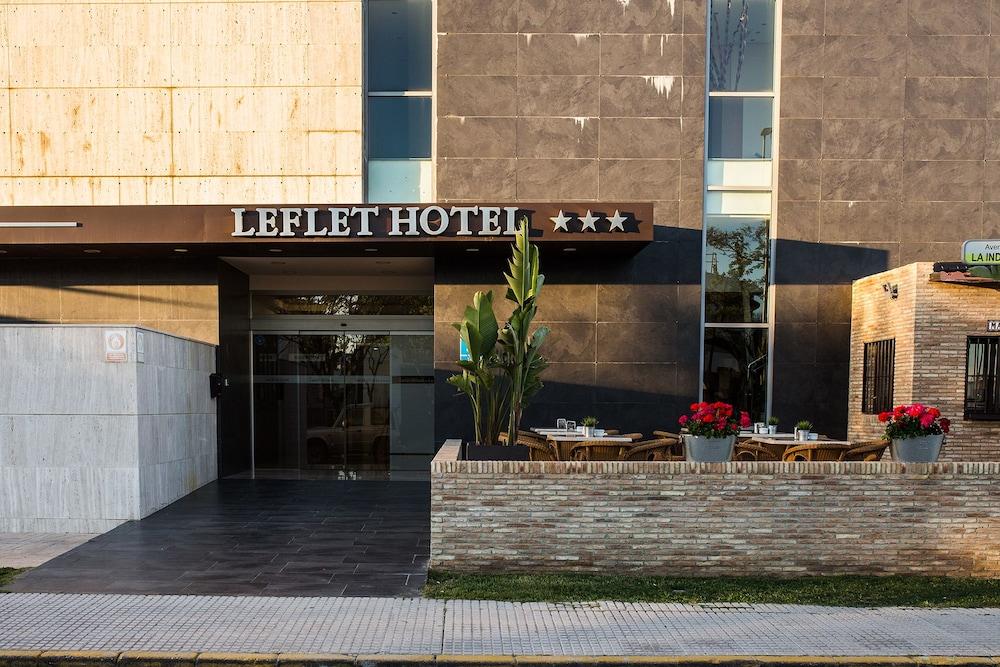 Leflet Sanlucar Hotel Sanlucar la Mayor Exterior photo