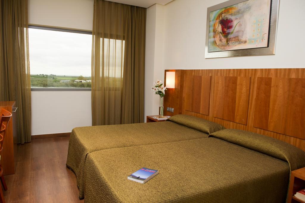 Leflet Sanlucar Hotel Sanlucar la Mayor Exterior photo