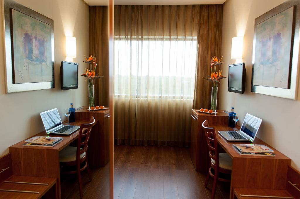Leflet Sanlucar Hotel Sanlucar la Mayor Exterior photo
