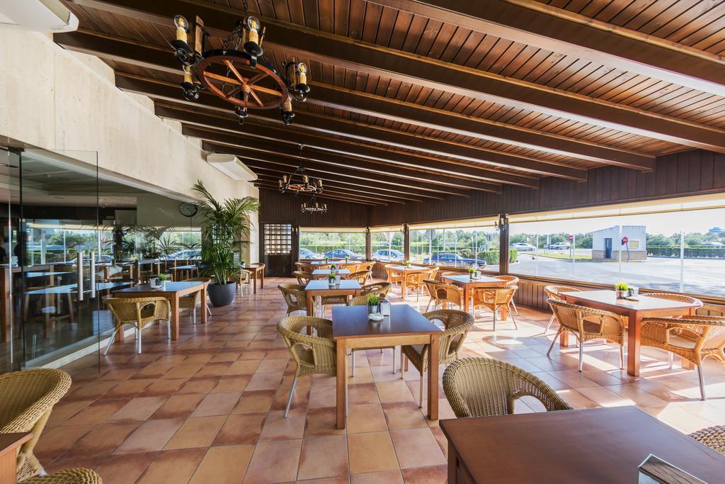 Leflet Sanlucar Hotel Sanlucar la Mayor Exterior photo