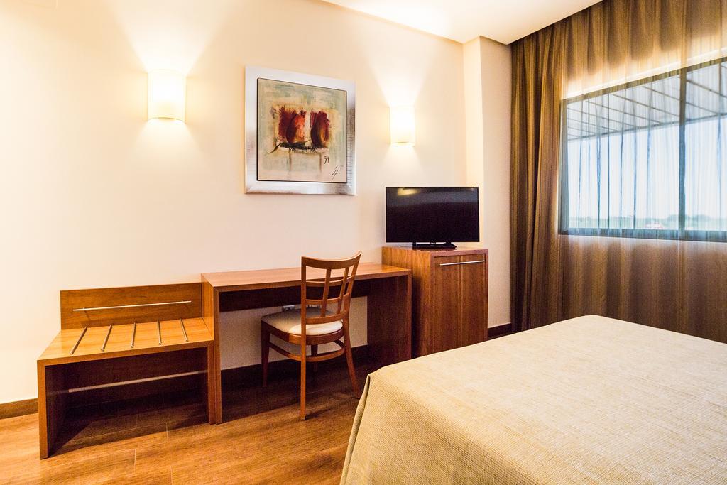 Leflet Sanlucar Hotel Sanlucar la Mayor Exterior photo