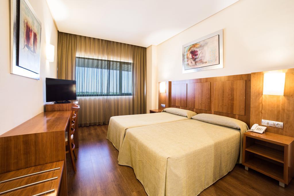 Leflet Sanlucar Hotel Sanlucar la Mayor Exterior photo
