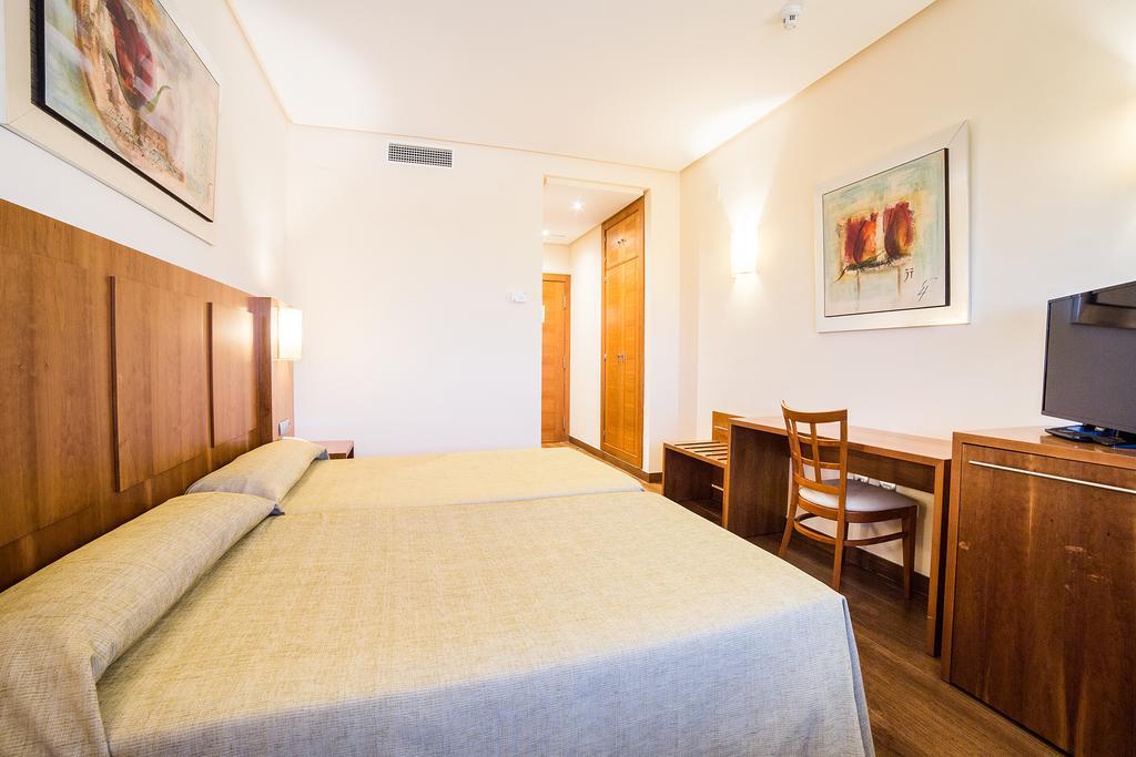 Leflet Sanlucar Hotel Sanlucar la Mayor Exterior photo