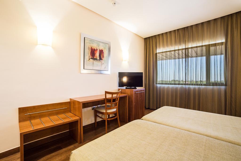 Leflet Sanlucar Hotel Sanlucar la Mayor Exterior photo