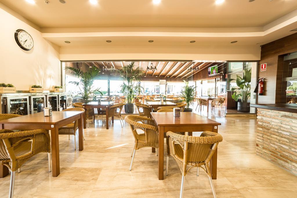 Leflet Sanlucar Hotel Sanlucar la Mayor Exterior photo